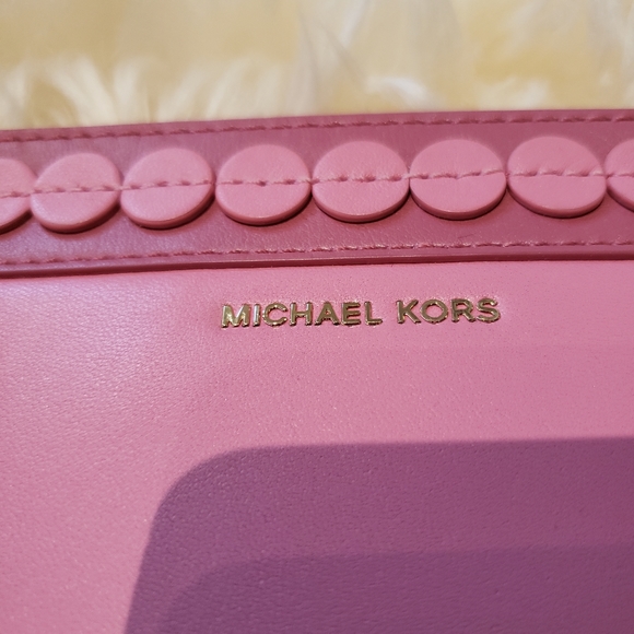 Super cute MK Analise Wristlet - Picture 5 of 7